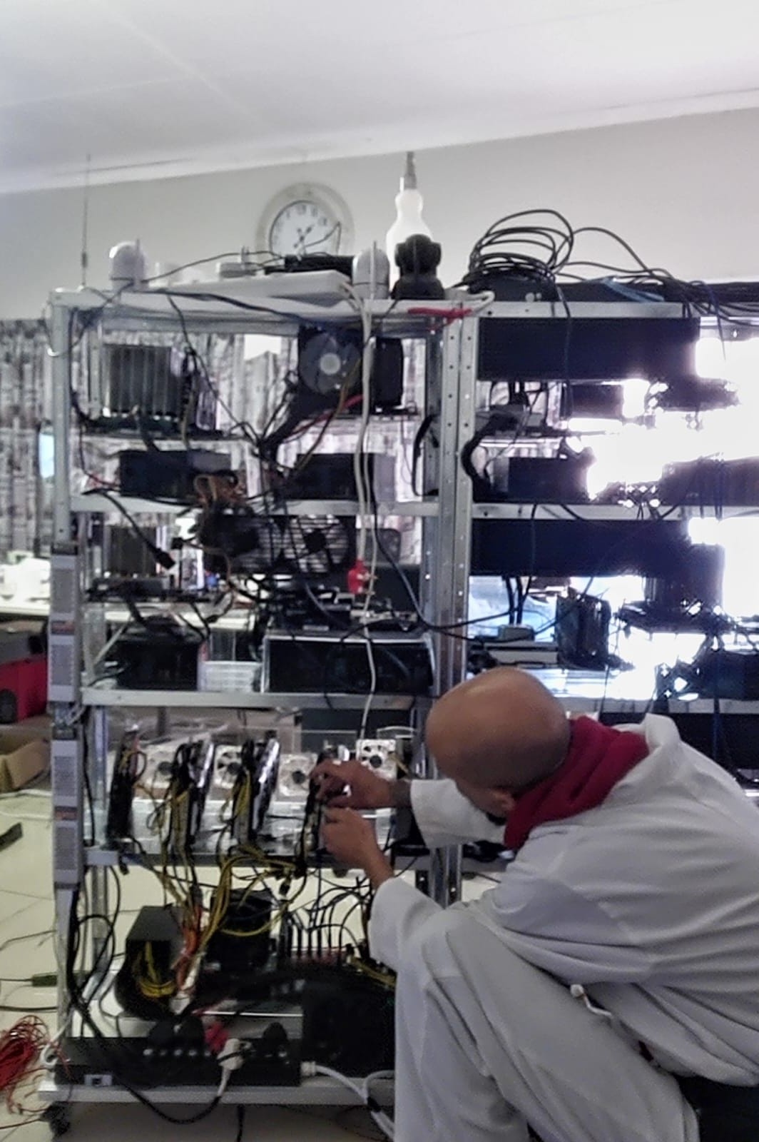 Inovosystems engineer working on private AI infrastructure